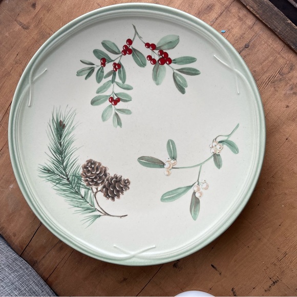 Pfaltzgraff Winterwood Dinner Plate 11”, Greenery and Berries. - Picture 2 of 4
